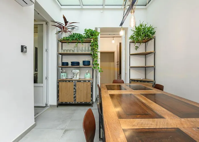 Industrial-style Next To Vatican Metro Apartment